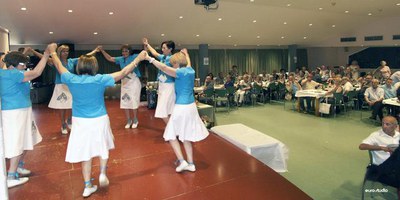 Rafael Peris i Dolors Arderiu han assistit als actes per homenatjar els socis octogenaris de l’Associació de Jubilats de l’Organització de Veïns de.