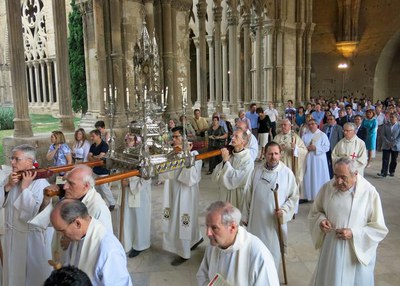 Després de la missa a la nau central de la Seu, s’ha fet la processó presidida per la Santa Custòdia.