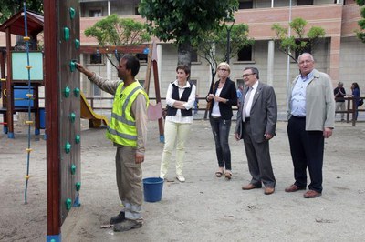 Una trentena de persones treballen fins dissabte en aquesta campanya intensiva de neteja de carrers, places, embornals i mobiliari urbà, així com pet….
