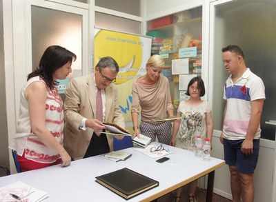 El paer en cap i la tinenta d'alcalde i regidora de Benestar Social, juntament amb la Presidenta de Down Lleida, han visitat les instal·lacions de l'….