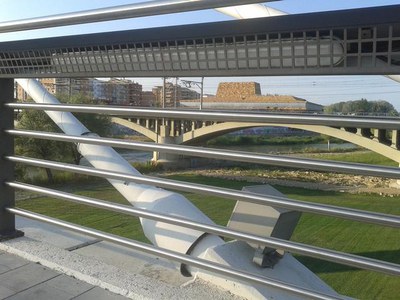 En total, són 200 de noves que estan situades a les baranes del viaducte.