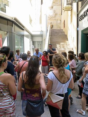 Turisme de Lleida ofereix visites guiades al Centre Històric dins de la iniciativa Racons de Llegenda. Aquest dissabte s'ha l'activitat la Cobla de J….