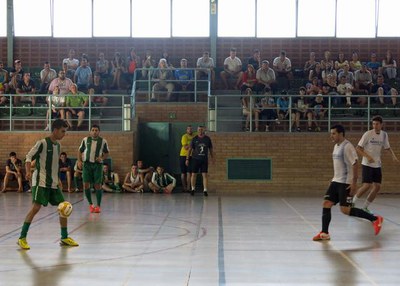 T.Alonso ha assistit a la final i al lliurament de premis del Torneig 24 hores de futbol sala, al pavelló municipal de Magraners.