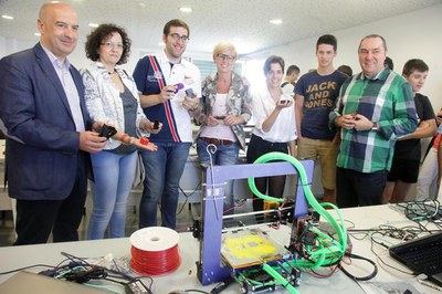 Un grup de 22 joves lleidatans construeixen una impressora 3D i imprimeixen edificis ubicats en països on Lleida porta a terme projectes de cooperaci….