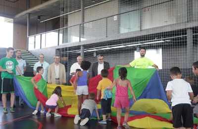 El programa Esportmania, que inclou activitats esportives, aquàtiques i de lleure en els diferents barris de la ciutat, presenta com a principal nove….