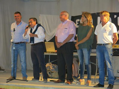 L'alcalde i diversos regidors han acompanyat l'AV de la partida Torres de Sanui en la cloenda de la festa major.