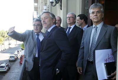 L'alcalde Ros ha presidit la recepció a la Paeria dels representants del grup Mahou-San Miguel.