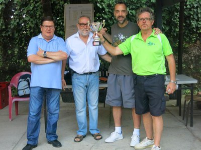 El regidor d'Esports, amb el president i el responsable d'esports de l'AV Pardinyes, i el president del Club Petanca La Mitjana, que ha guanyat el pr….