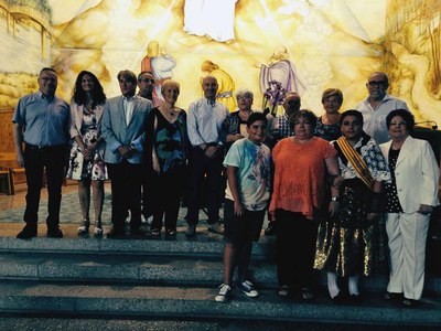 El regidor de Pardinyes, Rafael Peris, i diveros regidors han acompanyat els veïns del barri la missa celebrada amb motiu de la seva festa major.