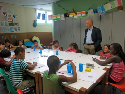 Rafael Peris, en la visita d'aquest matí al centre obert municipal ubicat al carrer Companyia.
