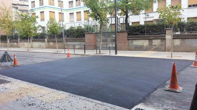 L’actuació, que es realitza en el marc de la campanya de manteniment de la via pública, forma part del Projecte d’Entorns Escolars Segurs.