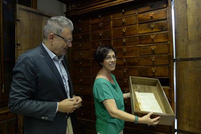 El 19 d’agost de 1264, el rei Jaume I concedeix als cònsols de la ciutat el privilegi de la Paeria.