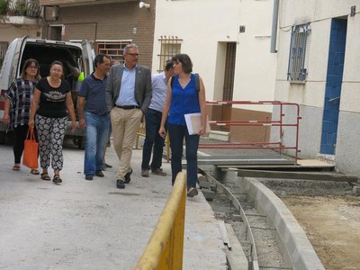 Amb aquesta actuació, l'Ajuntament de Lleida millora l'accessibilitat, amplia les voreres, renova tots els serves i col·loca nou mobiliari urbà.