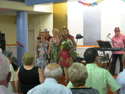 L'activitat compta amb la participació d'un centenar de persones.