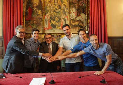 L'alcalde Àngel Ros ha presidit la signatura de l'acord de patrocini amb Saül Craviotto, Àlex Màrquez i Xavi Colomina..