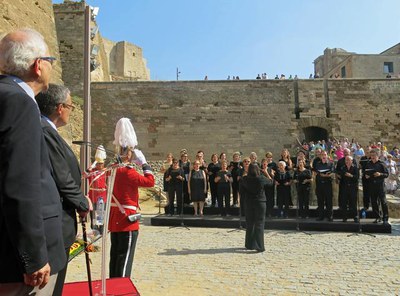 La coral Xiroia de l'Ateneu Popular de Ponent ha interpretat Els Segadors en l'acte institucional de la Diada a Lleida.