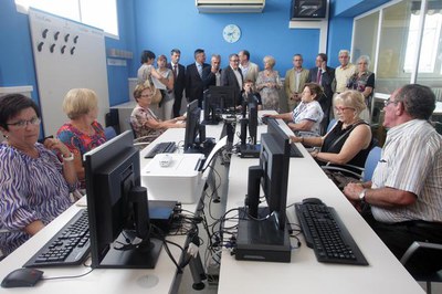 El nou espai està situat a la Llar de Sucs i compta amb set ordinadors..