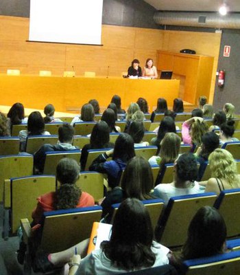 Aquest dilluns s’ha fet la xerrada d’acollida al centenar d’alumnes que faran pràctiques en les Escoles Bressol Municipals.