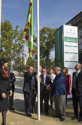 Tradicional hissada de bandera.