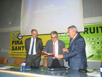 Fotografia del moment de l'entrega del reconeixement a Fira de Lleida.