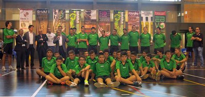 L'alcalde, Àngel Ros, amb els regidors T.Alonso, T.Postius i P.Cerdà, en la presentació dels equips del Club Balàfia Volei al pavelló poliesportiu mu….