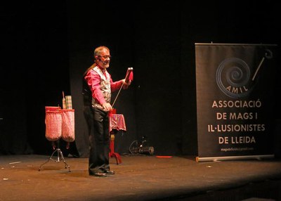 L’Associació de Mags i Il·lusionistes de Lleida, a l’Espai 3, Teatre Julieta Agustí, per les Festes de la Tardor.