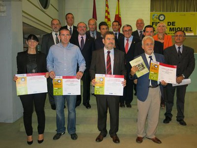 Les autoritats amb els guanyadors dels premis d'aquesta edició de la Fira de Sant Miquel.