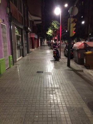 Aquesta actuació ha consistit en la instal·lació de 12 columnes noves de 4 metres al carrer Martín Ruano, i la substitució de 15 bàculs per uns de mé….