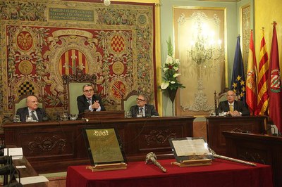L'alcalde, acompanyat del comissionat del 750 aniversari,el tinente d'alcalde Fèlix Larrosa, ha presidit l'acte commemoratiu al Saló de Sessions de l….