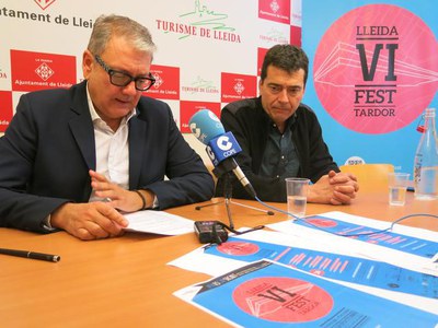 Fèlix Larrosa i Tomàs Cusiné, en la presentació de la Lleida VI Fest Tardor, que se celebrarà els dies 25 i 26 d'octubre a la plaça de la Llotja.