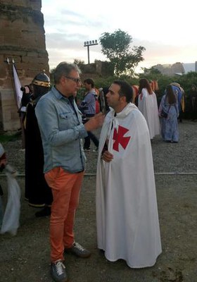 El tinent d'alcalde Fèlix Larrosa amb el regidor de Turisme de Montsó, qui ha participat en la recreació histórica de la proclamació del rei Jaume I.