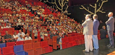 La Llotja ha acollit la representació de l’obra “La importància de ser Frank” amb motiu del 20è aniversari d'Arrels Sant Ignais.