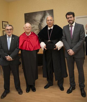 L'alcalde, amb el rector de la UdL, Roberto Fernàndez, el diplomàtic Eugeni Bregolat i l'alcalde de la Seu d'Urgell, Albert Batalla..