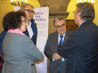 L'alcalde, Àngel Ros, amb el president de l'Associació per les Nacions Unides a Espanya a Lleida, Antoni Blanc, el tinent d'alcalde F.Larrosa i la re….