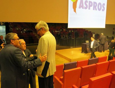 El paer en cap ha saludat Juan-José López Burniol, ponent a la trobada d'Aspros a la Llotja.