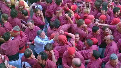 El paer en cap ha fet pinya en un dels castells de la colla de bordeus.