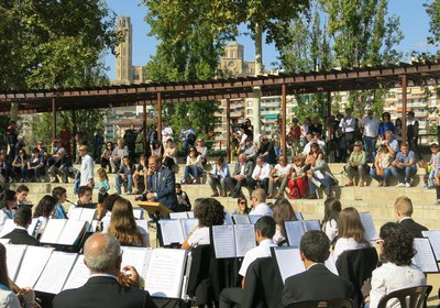 Banda Municipal de Música ha ofert un concert als Camps Elisis en els 150 anys d’història del parc.