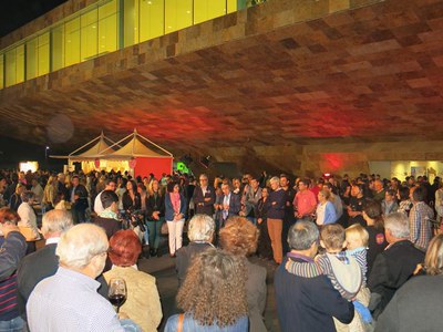 En la Lleida VI Fest Tardor, Àngel Ros ha destacat que el vi, així com el conjunt de la gastronomia, dóna identitat i fa conèixer el conjunt de les T….