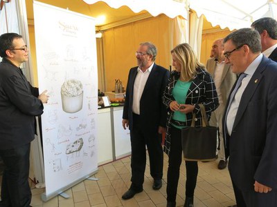 L'alcalde Ros amb J. Ortega i J.Reñe, visitant els cellers i les empreses de restauració a la Festa del Vi de Lleida.