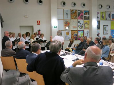 L’acte ha finalitzat amb una actuació musical a càrrec de la coral “Veu de Ponent” acompanyats d’un acordió.