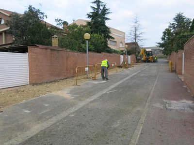 L'actuació consisteix en l'arranjament de la vorera dels números imparells, la plantació de nou arbrat i la instal·lació d'una nova xarxa de reg i un….