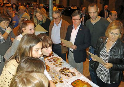 L’Associació de Veïns ha impulsat una nova edició del concurs, amb set parades de castanyeres formades per joves del barri.