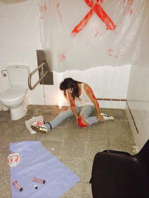 El regidor Fèlix Larrosa ha felicitat l'Hangar de Magraners per la nit del terror que ha organitzat al centre cívic del barri.