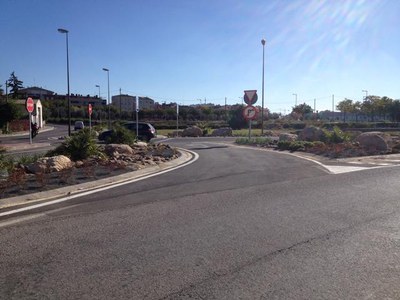 Les obres es van realitzar a l'estiu per augmentar la seguretat i l'accessibilitat dels vianants i millorar la seguretat viària de la zona, reduint e….