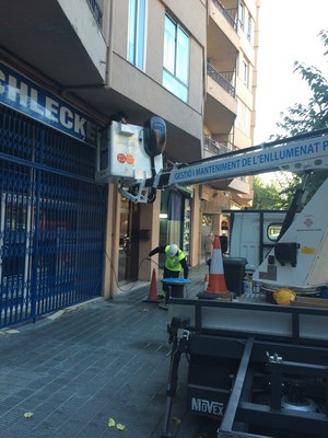 S’han instal·lat nous punts de llum i 4 projectors al carrer Ramon y Cajal.