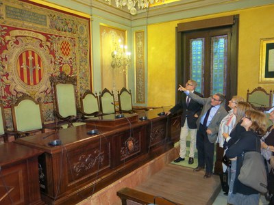 Àngel Ros ha mostrat el Saló de Sessions a la ministra  d'Educació de Santa Fe (Argentina).