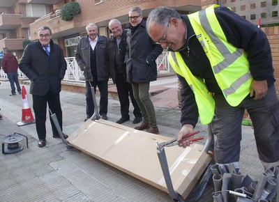 Fem Dissabte al teu Barri és una campanya intensiva de neteja que consisteix en fer una neteja de voreres, calçades, embornals, places, contenidors, ….