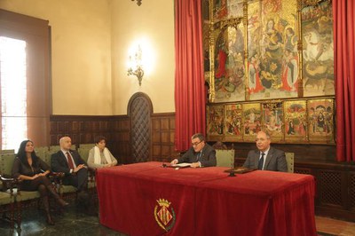 El paer en cap, Àngel Ros, ha destacat que aquesta cessió representa l'aportació municipal a la Universitat de Lleida, als estudis de medicina i a la….