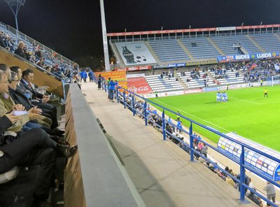 L'equip lleidatà celebrant el tercer gol al Camp d'Esports contra el Valencia Mestalla.