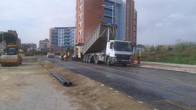 Recta final de la urbanització d'aquest vial de connexió entre els barris de Balàfia i el Secà de Sant Pere.